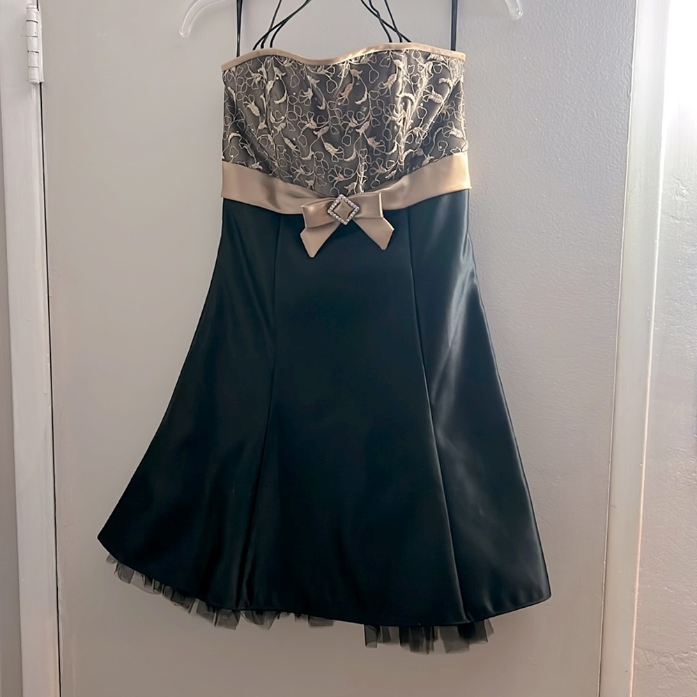 Jessica McClintock for Gunners Sack black and gold, formal short dress
